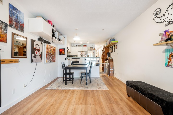 Photo 14 at 212 - 868 Kingsway, Fraser VE, Vancouver East