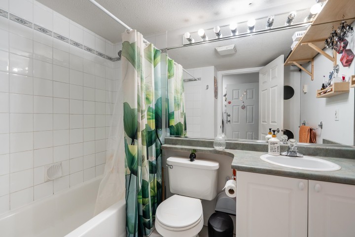 Photo 18 at 212 - 868 Kingsway, Fraser VE, Vancouver East