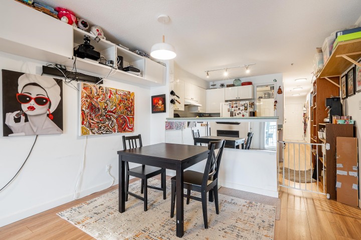 Photo 11 at 212 - 868 Kingsway, Fraser VE, Vancouver East