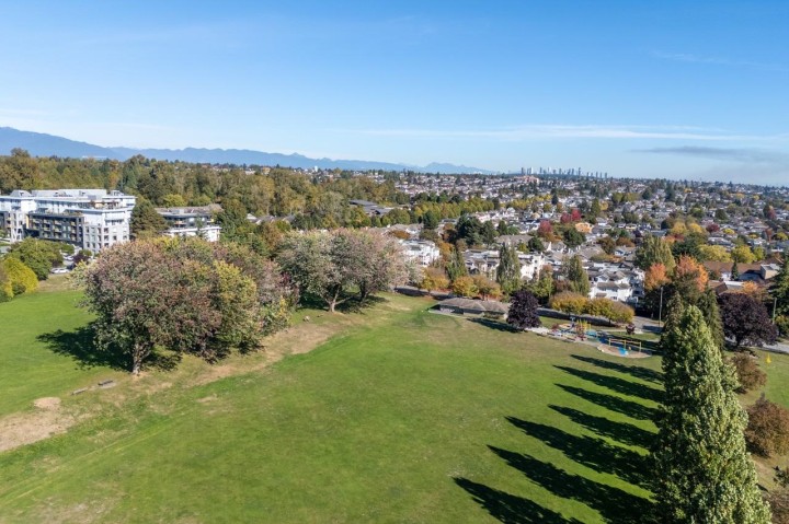 Photo 18 at 7599 Yukon Street, Marpole, Vancouver West