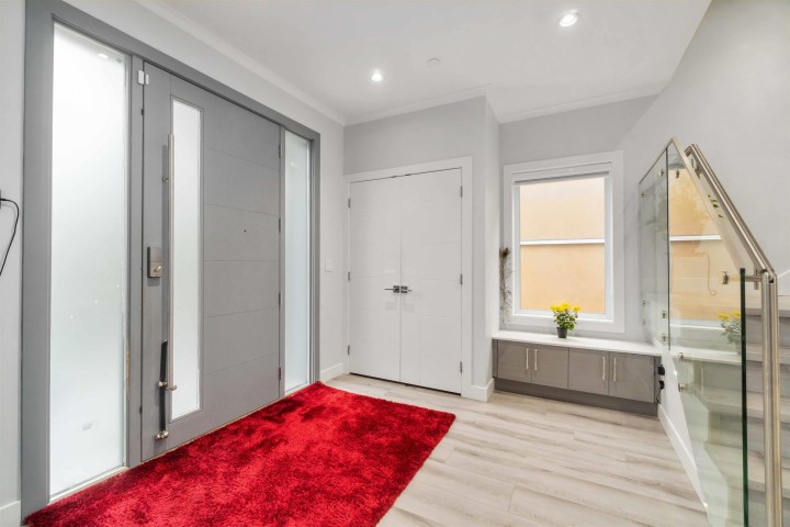 Photo 2 at 2577 Parker Street, Renfrew VE, Vancouver East