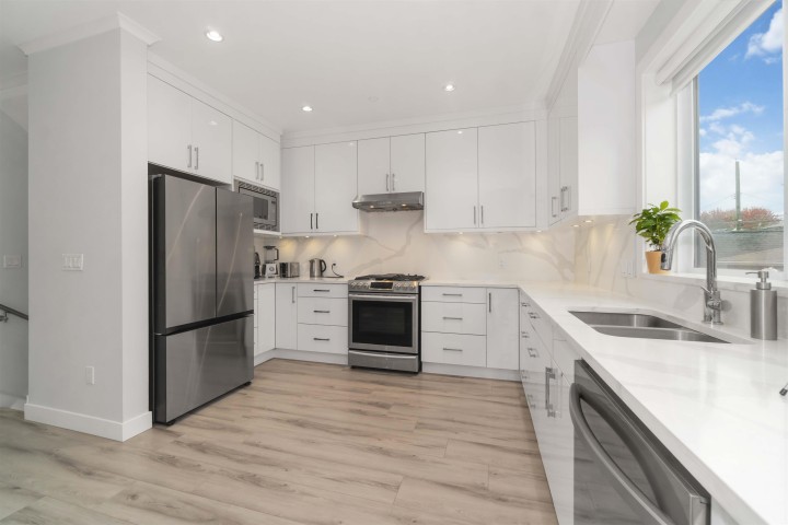 Photo 6 at 2577 Parker Street, Renfrew VE, Vancouver East