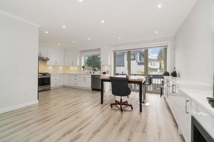 Photo 10 at 2577 Parker Street, Renfrew VE, Vancouver East