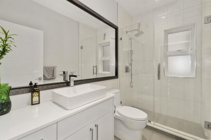 Photo 11 at 2577 Parker Street, Renfrew VE, Vancouver East