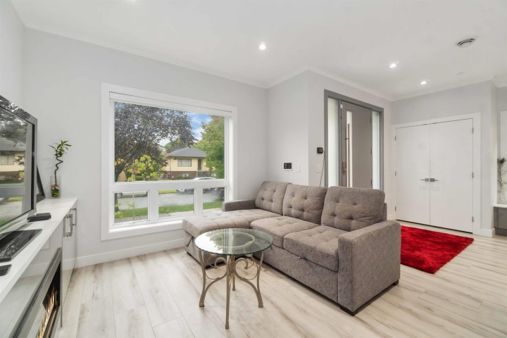 Photo 4 at 2577 Parker Street, Renfrew VE, Vancouver East