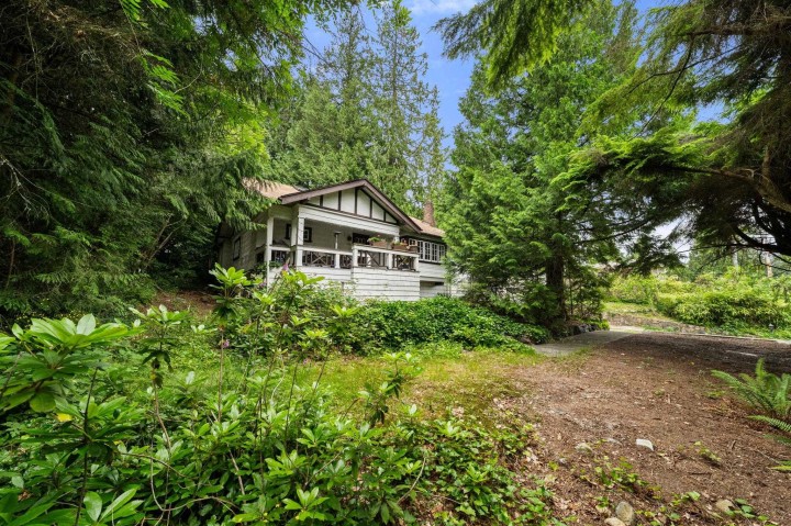 Photo 1 at 338 E Osborne Road, Upper Lonsdale, North Vancouver
