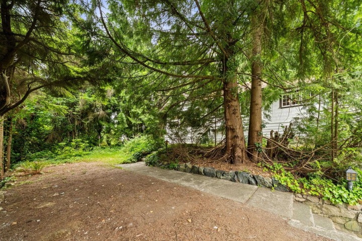 Photo 4 at 338 E Osborne Road, Upper Lonsdale, North Vancouver