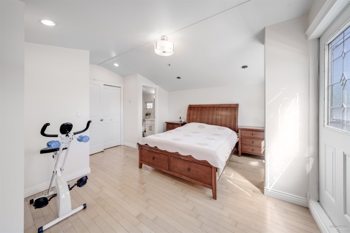 Photo 16 at 7531 Oak Street, South Granville, Vancouver West