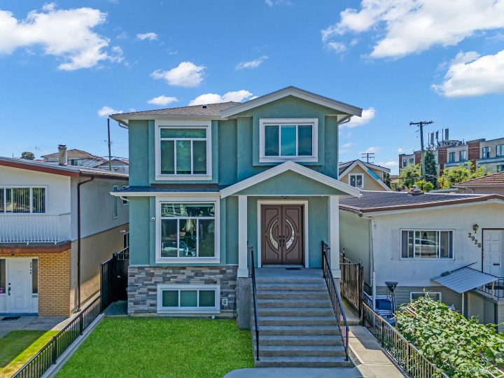 Photo 2 at 2936 E 2nd Avenue, Renfrew VE, Vancouver East