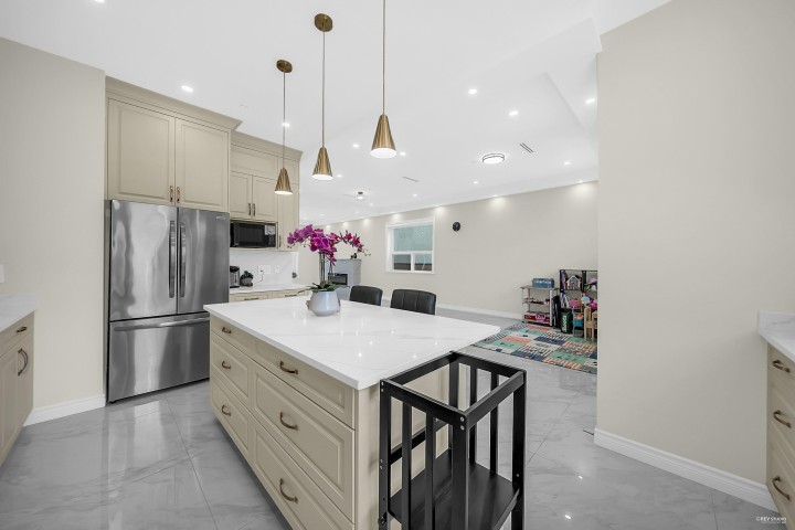 Photo 12 at 2936 E 2nd Avenue, Renfrew VE, Vancouver East