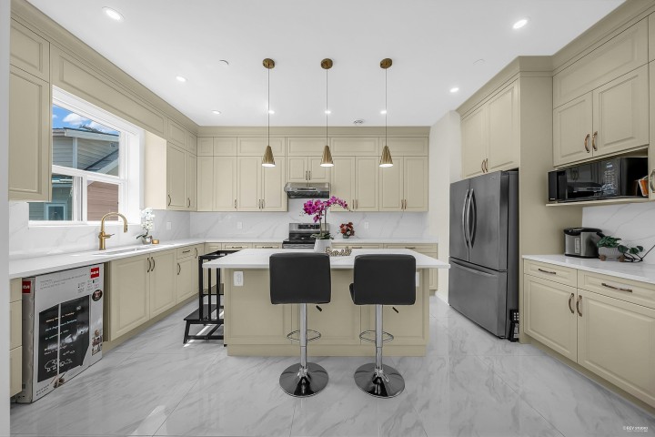 Photo 9 at 2936 E 2nd Avenue, Renfrew VE, Vancouver East