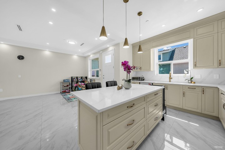 Photo 11 at 2936 E 2nd Avenue, Renfrew VE, Vancouver East