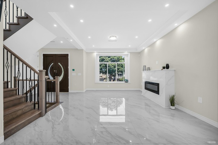 Photo 4 at 2936 E 2nd Avenue, Renfrew VE, Vancouver East