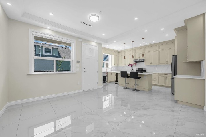 Photo 8 at 2936 E 2nd Avenue, Renfrew VE, Vancouver East