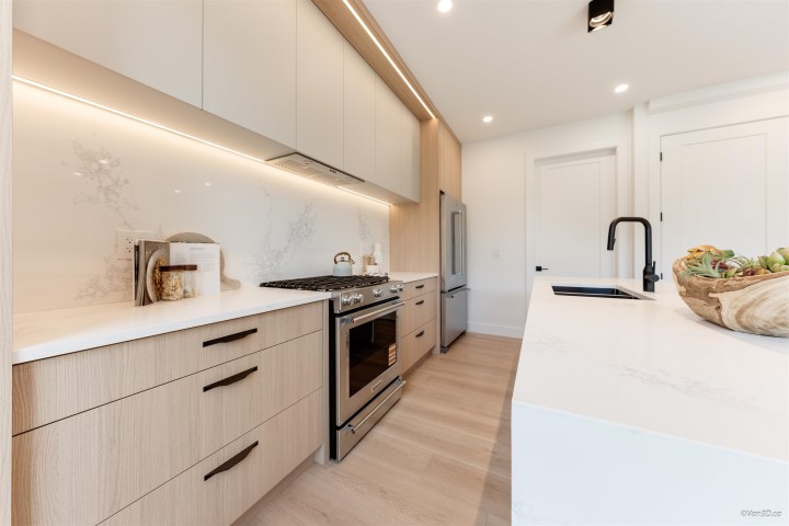 Photo 6 at 2 - 3121 E 46th Avenue, Killarney VE, Vancouver East