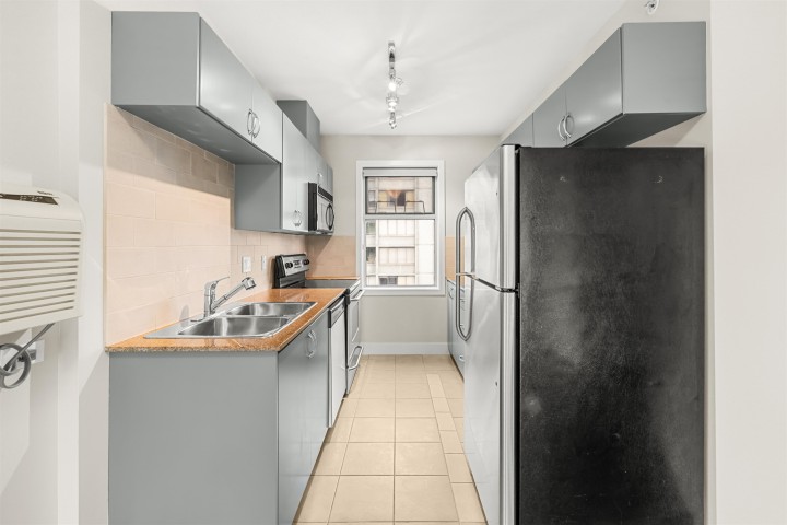 Photo 12 at 602 - 2965 Fir Street, Fairview VW, Vancouver West