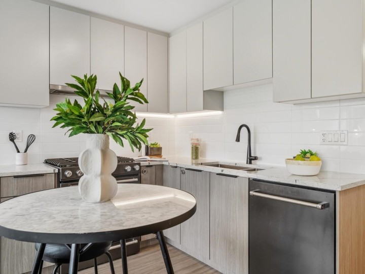 Photo 5 at 208 - 2408 Grant Street, Renfrew VE, Vancouver East