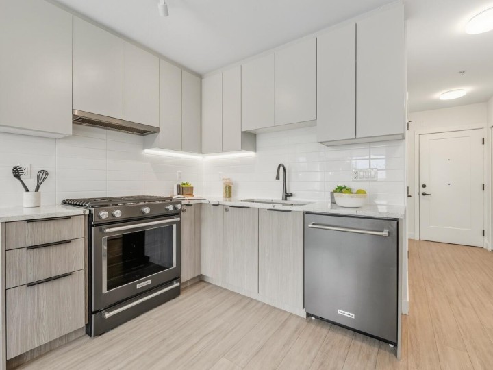 Photo 4 at 208 - 2408 Grant Street, Renfrew VE, Vancouver East