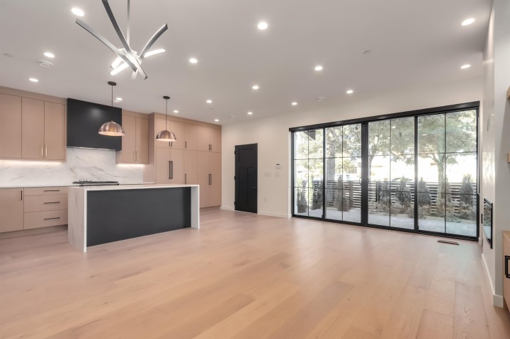 Photo 6 at 2698 E 5th Avenue, Renfrew VE, Vancouver East