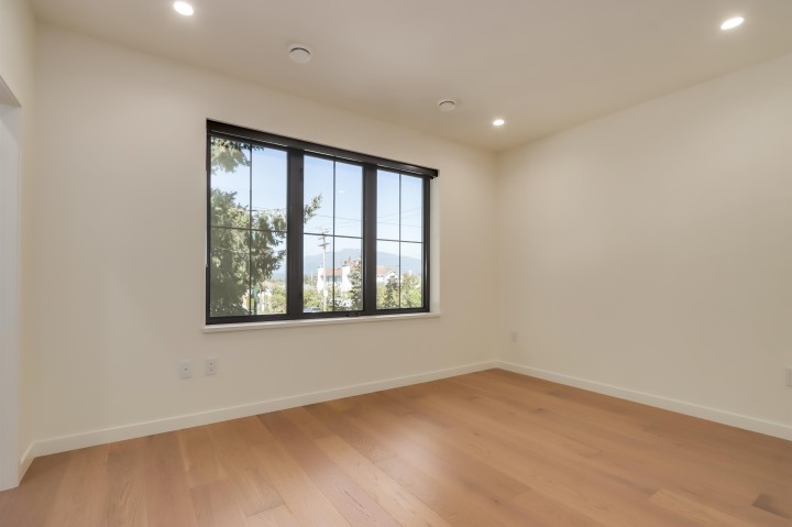 Photo 7 at 2698 E 5th Avenue, Renfrew VE, Vancouver East