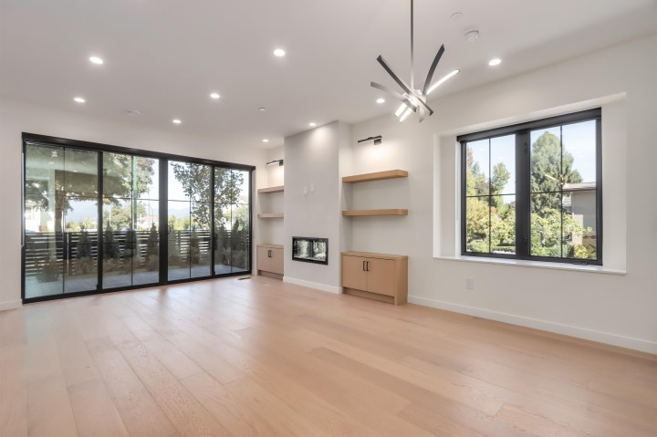 Photo 3 at 2698 E 5th Avenue, Renfrew VE, Vancouver East