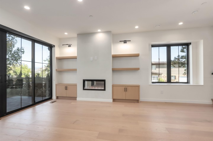 Photo 9 at 2698 E 5th Avenue, Renfrew VE, Vancouver East