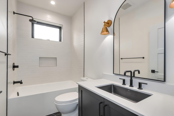 Photo 8 at 2698 E 5th Avenue, Renfrew VE, Vancouver East