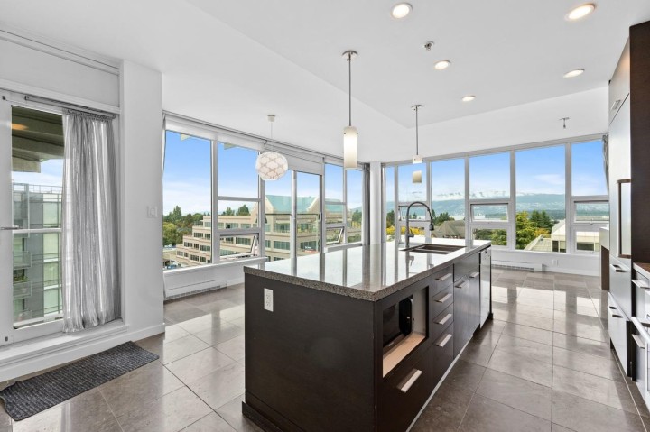 Photo 10 at 703 - 2528 Maple Street, Kitsilano, Vancouver West