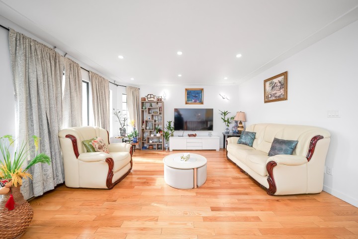 Photo 5 at 3609 Turner Street, Renfrew VE, Vancouver East