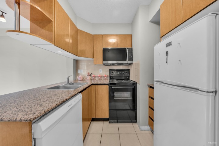 Photo 7 at 1608 - 1189 Howe Street, Downtown VW, Vancouver West