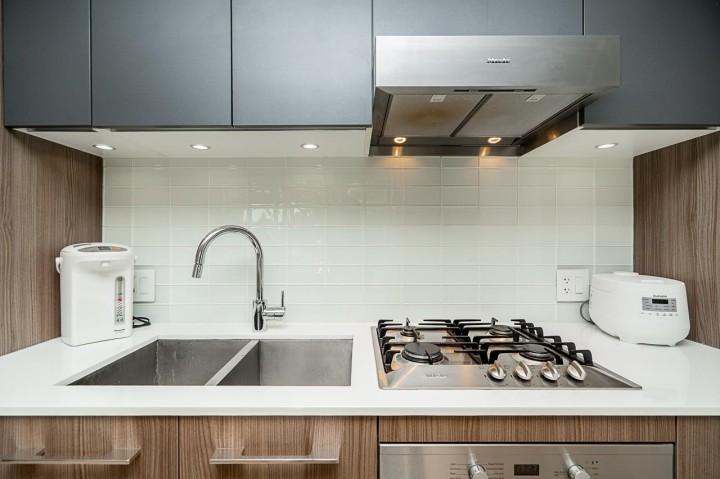 Photo 5 at 301 - 4638 Gladstone Street, Victoria VE, Vancouver East