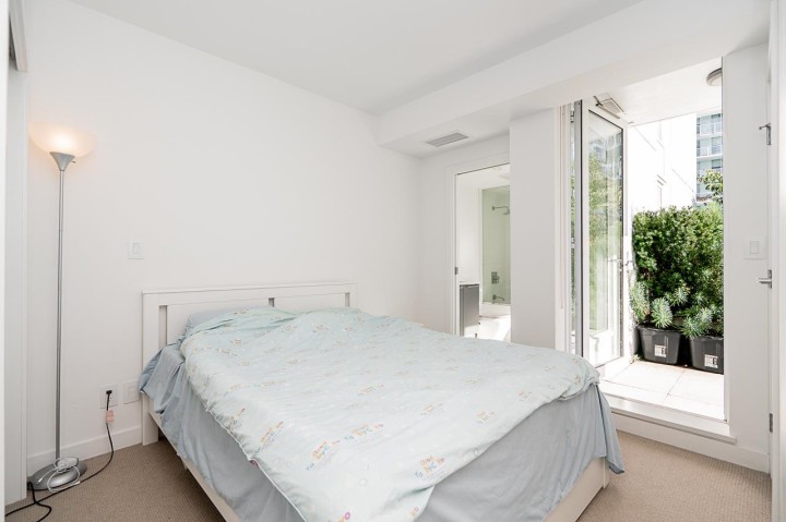 Photo 10 at 301 - 4638 Gladstone Street, Victoria VE, Vancouver East