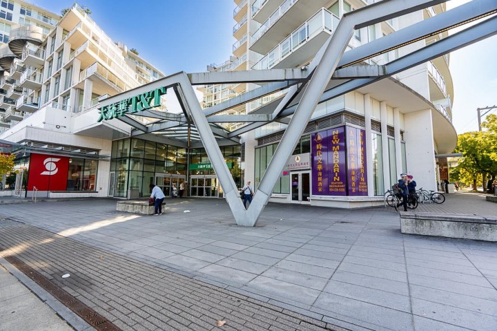 Photo 31 at 301 - 4638 Gladstone Street, Victoria VE, Vancouver East