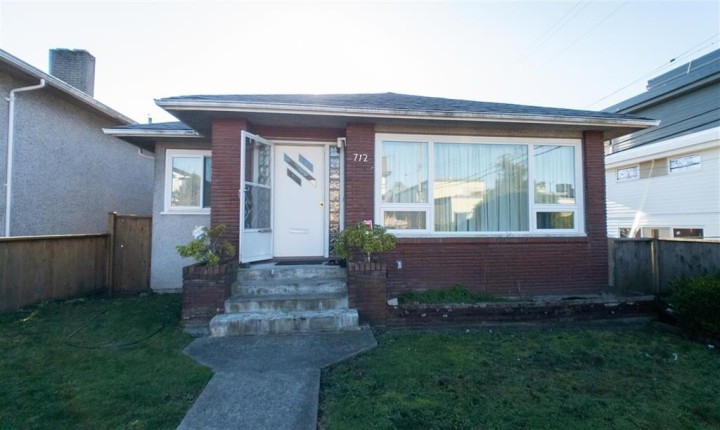 Photo 7 at 712 E 57 Avenue, South Vancouver, Vancouver East