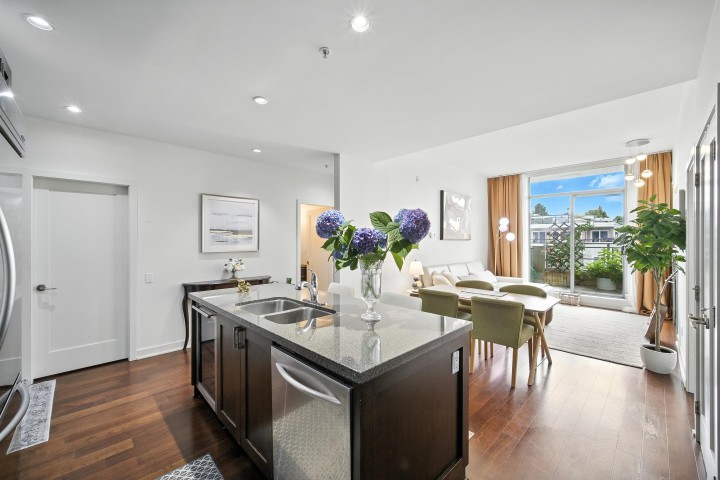 Photo 2 at 404 - 3595 W 18th Avenue, Dunbar, Vancouver West