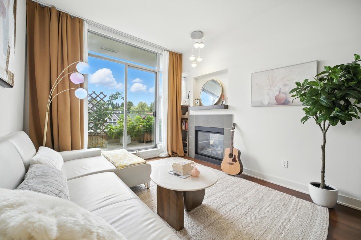 Photo 1 at 404 - 3595 W 18th Avenue, Dunbar, Vancouver West