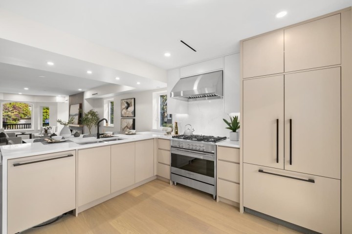 Photo 12 at 2436 W 49th Avenue, S.W. Marine, Vancouver West