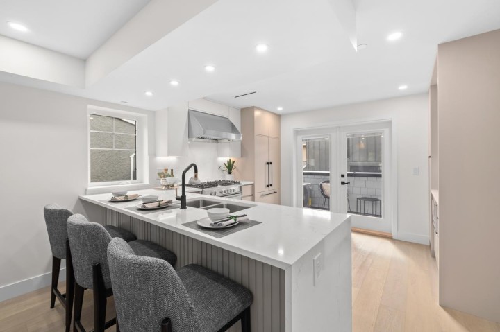 Photo 9 at 2436 W 49th Avenue, S.W. Marine, Vancouver West