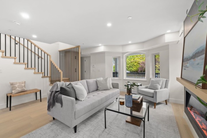 Photo 4 at 2436 W 49th Avenue, S.W. Marine, Vancouver West