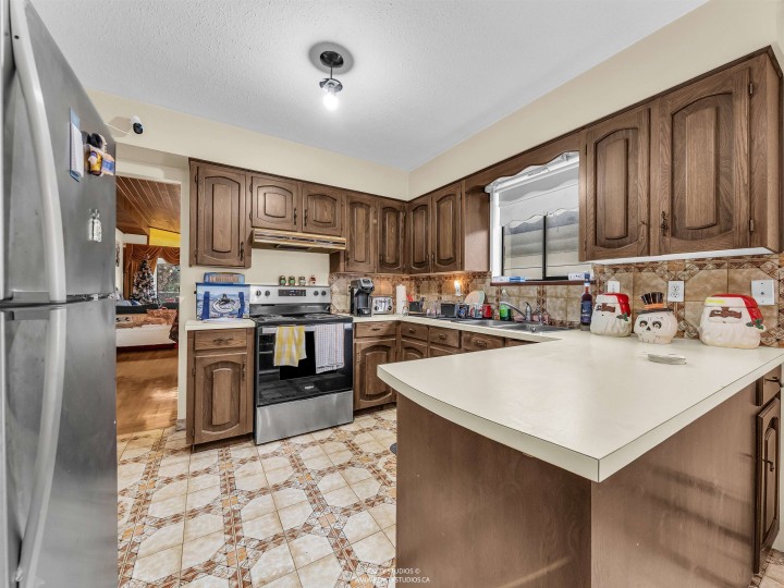 Photo 3 at 3112 E 1st Avenue, Renfrew VE, Vancouver East