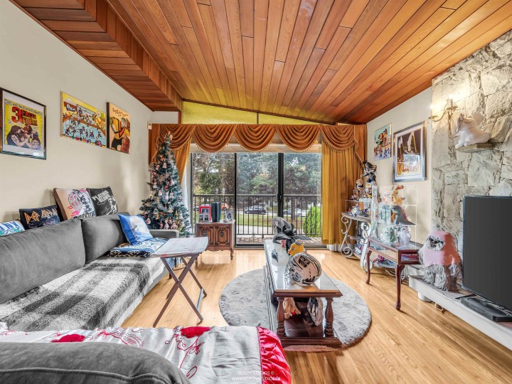 Photo 9 at 3112 E 1st Avenue, Renfrew VE, Vancouver East