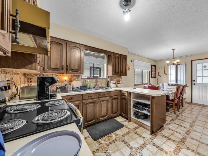 Photo 4 at 3112 E 1st Avenue, Renfrew VE, Vancouver East