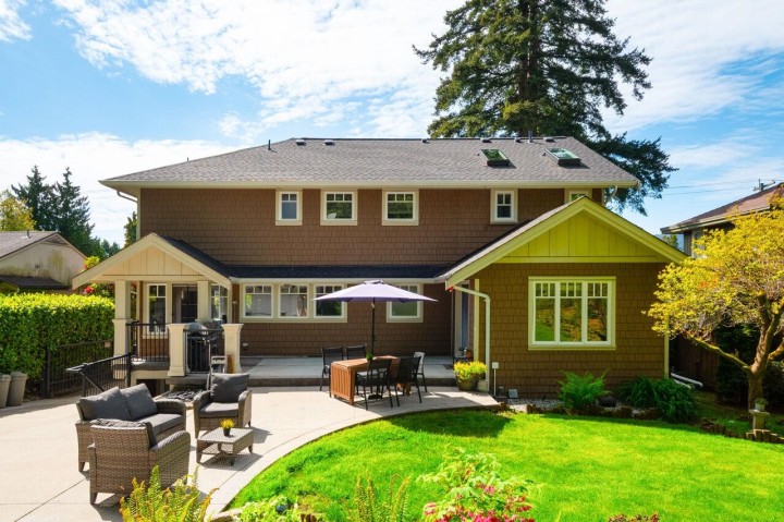 Photo 2 at 1050 11th Street, Sentinel Hill, West Vancouver