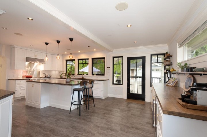 Photo 7 at 1050 11th Street, Sentinel Hill, West Vancouver