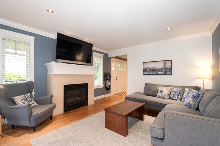 Photo 3 at 1050 11th Street, Sentinel Hill, West Vancouver