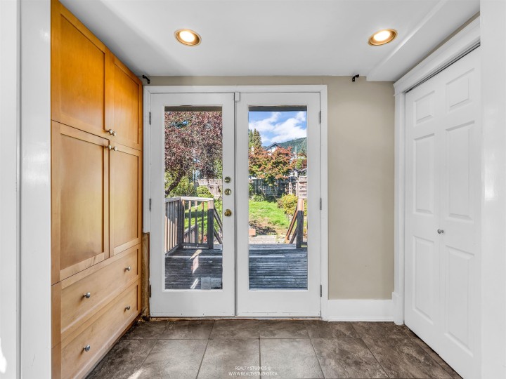 Photo 12 at 138 W Kings Road, Upper Lonsdale, North Vancouver