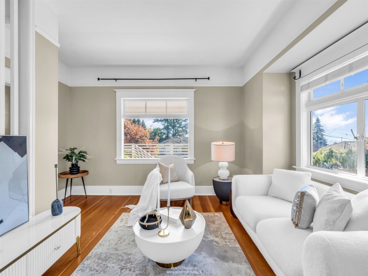 Photo 3 at 138 W Kings Road, Upper Lonsdale, North Vancouver