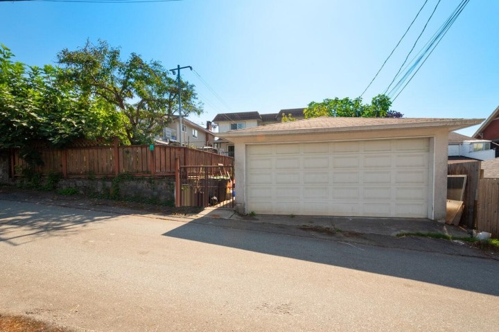 Photo 37 at 2155-57 W 15th Avenue, Kitsilano, Vancouver West