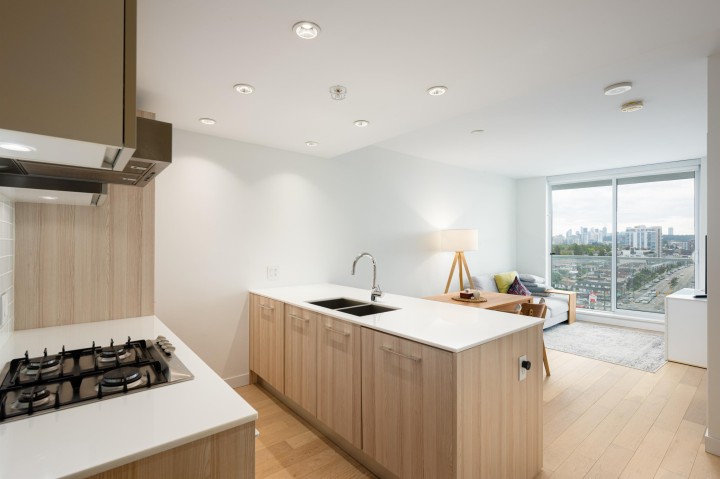 Photo 2 at 1606 - 2220 Kingsway, Victoria VE, Vancouver East