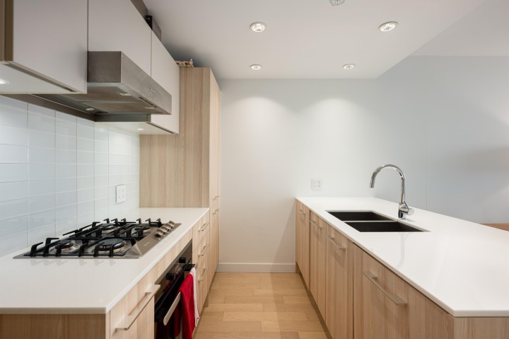 Photo 3 at 1606 - 2220 Kingsway, Victoria VE, Vancouver East